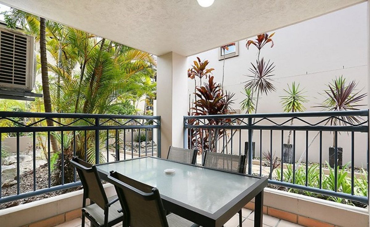 6/21 Peerless Avenue MERMAID BEACH 12