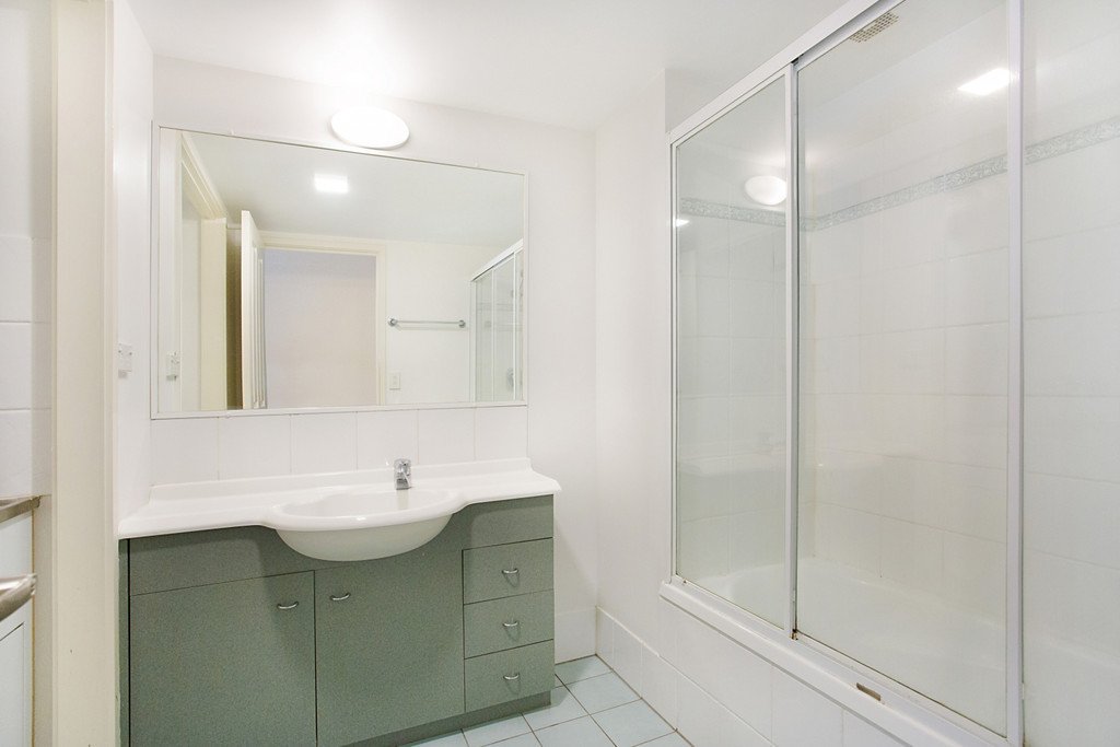 62/150 Marine Parade SOUTHPORT 5