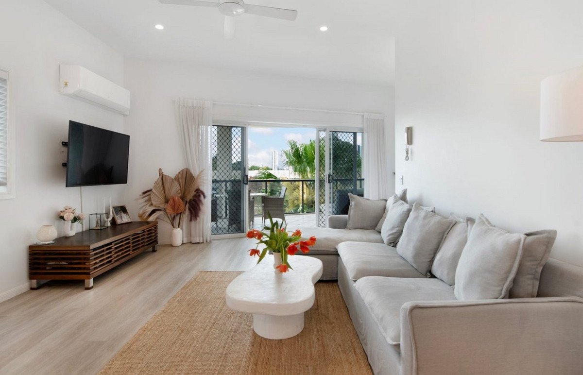 6/22 Burleigh Street Burleigh Heads 2