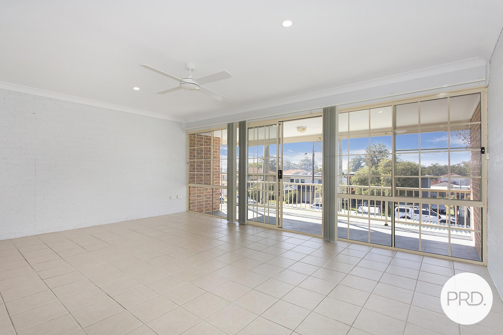 6/22 Lake Street LAURIETON 6