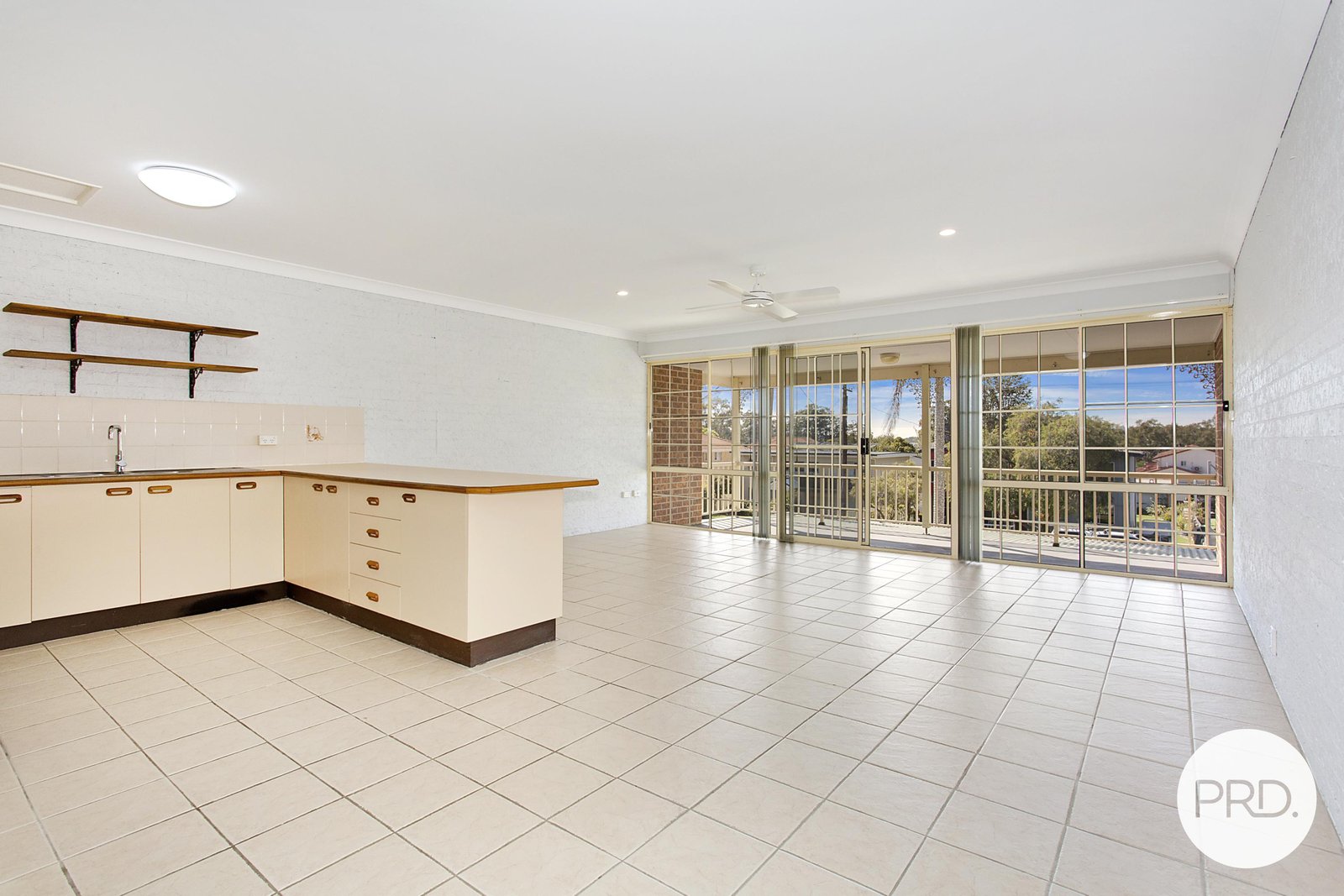 6/22 Lake Street LAURIETON 7