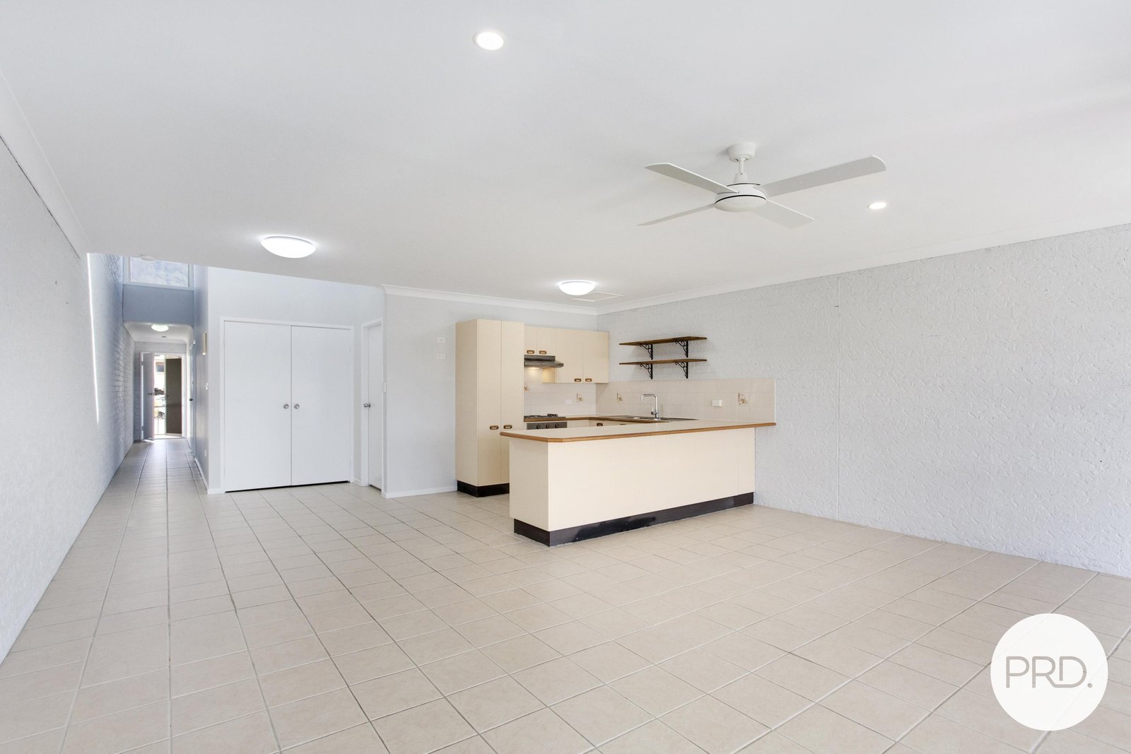 6/22 Lake Street LAURIETON 9