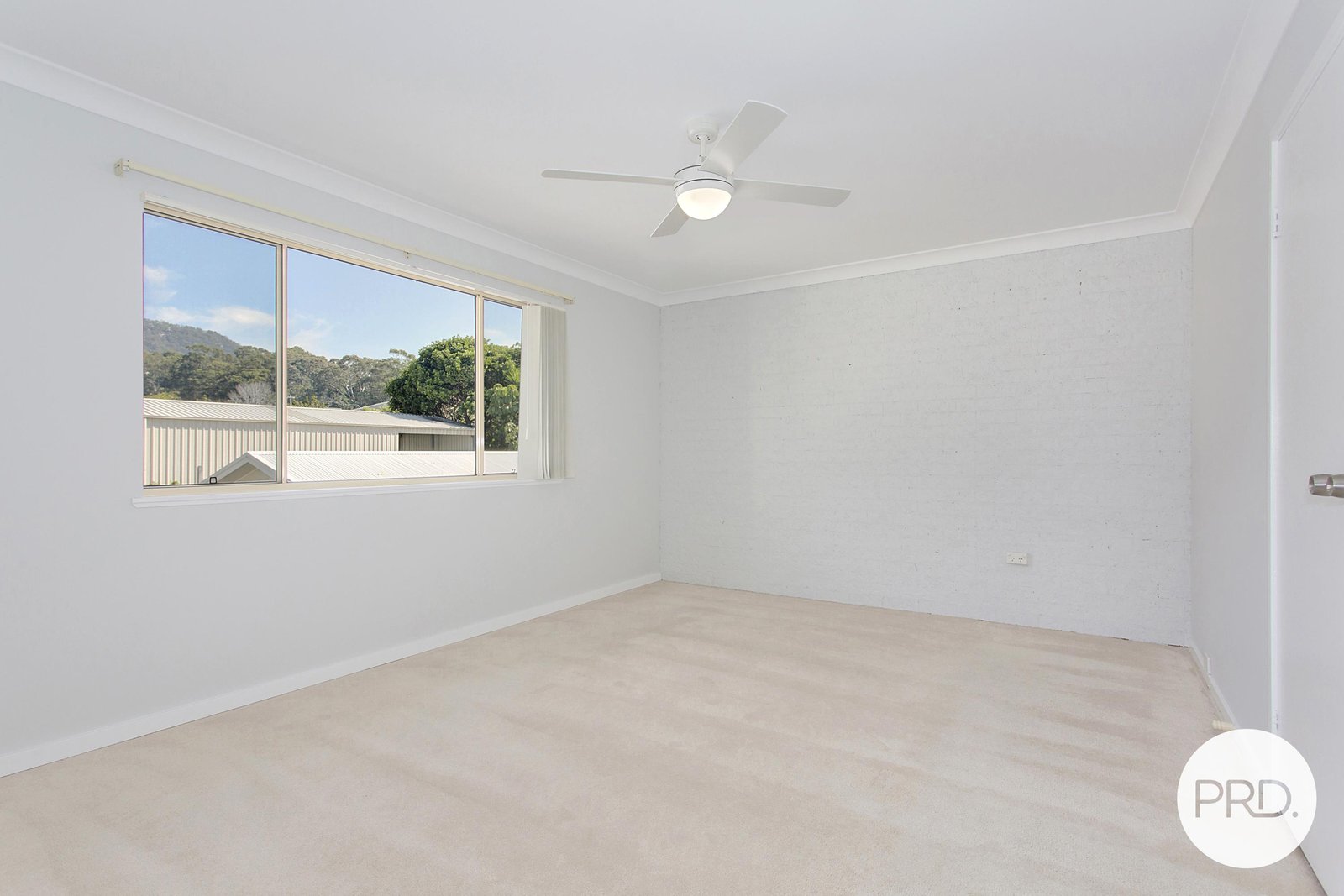 6/22 Lake Street LAURIETON 10