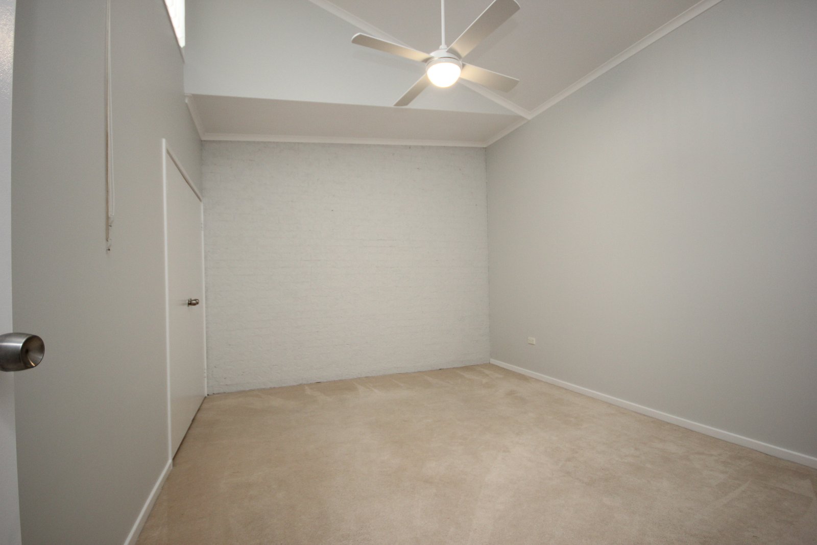 6/22 Lake Street LAURIETON 5