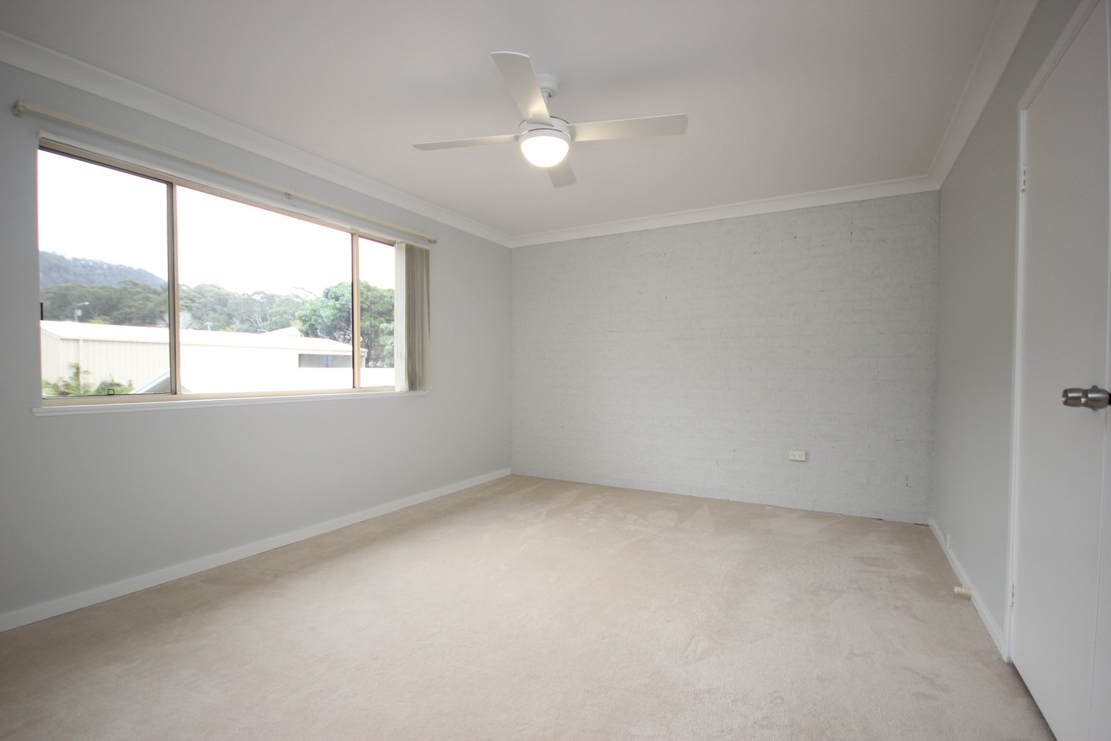 6/22 Lake Street LAURIETON 6