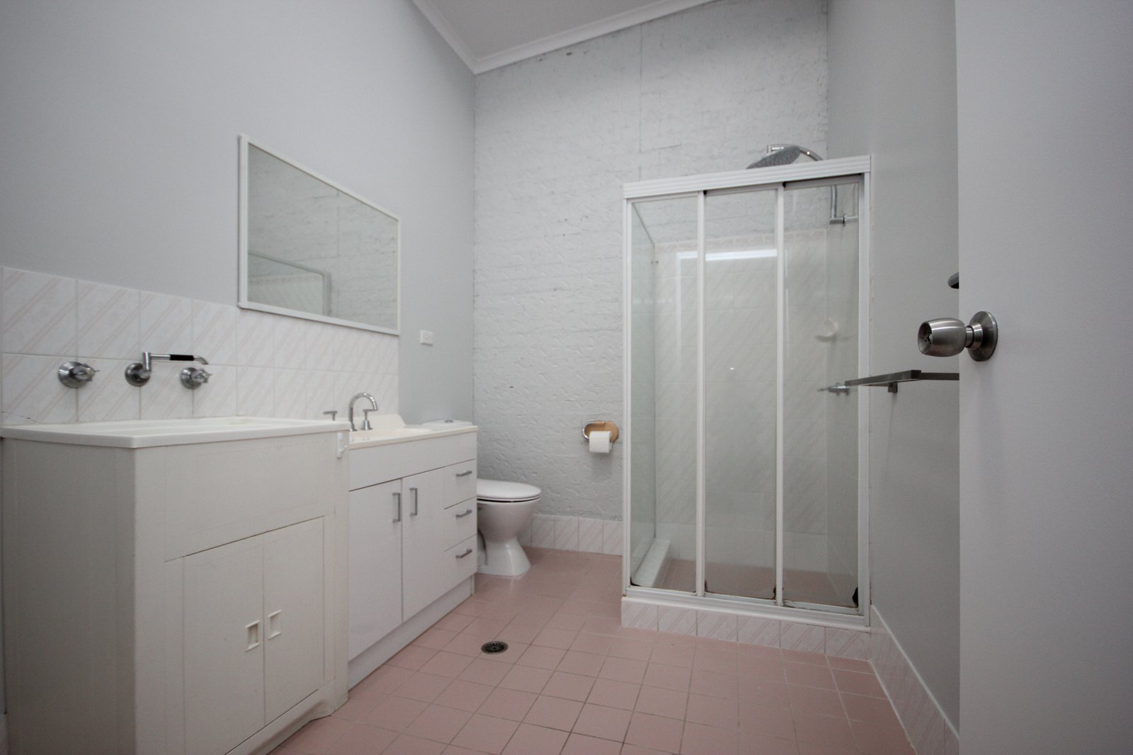 6/22 Lake Street LAURIETON 4