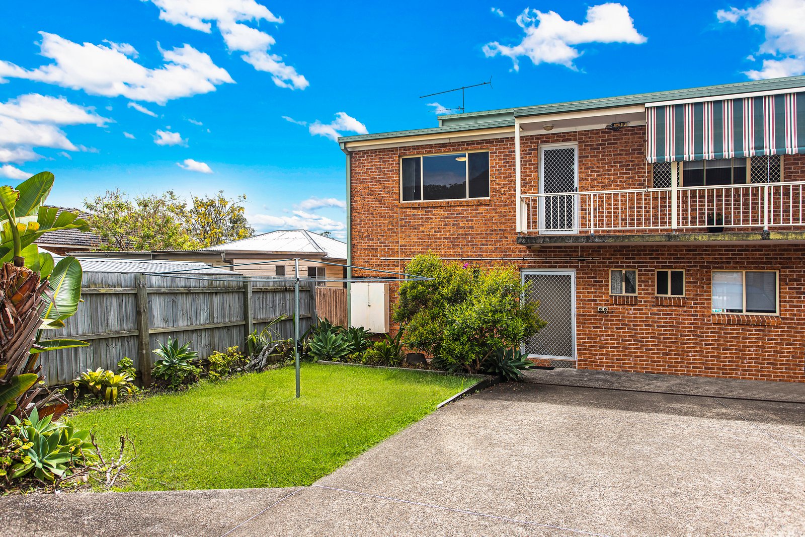6/22 Lake Street LAURIETON 9