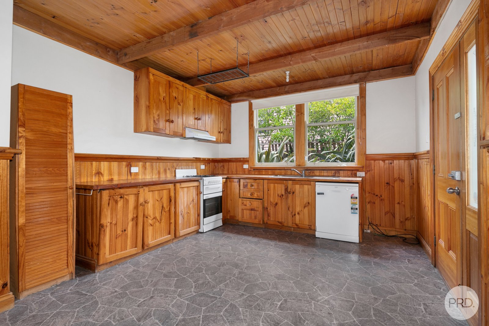 623 Bond Street GOLDEN POINT 5