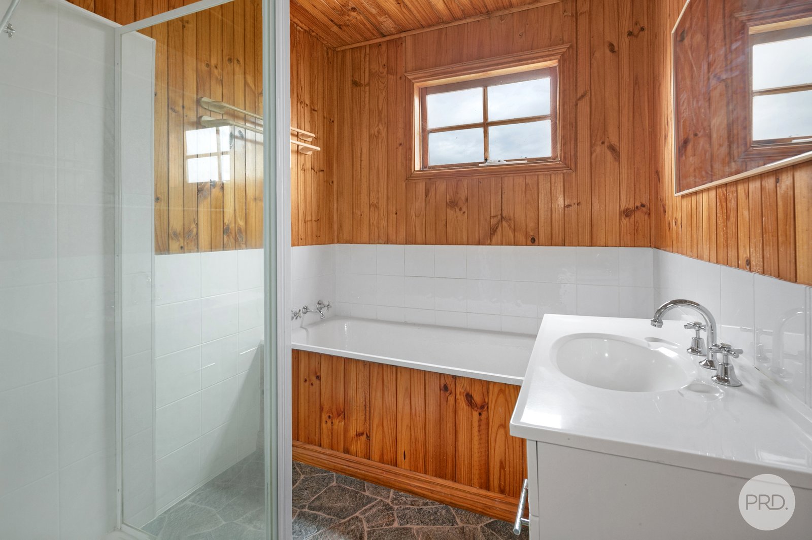 623 Bond Street GOLDEN POINT 8