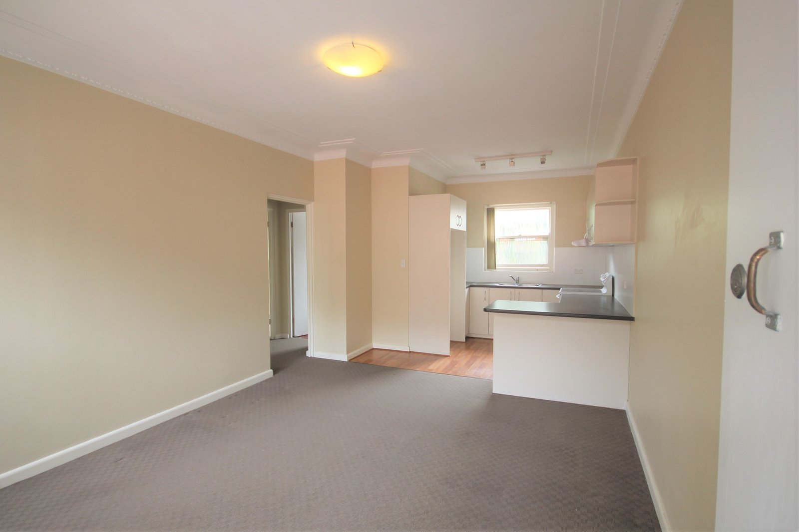 6/23 Hampton Court Road CARLTON 2