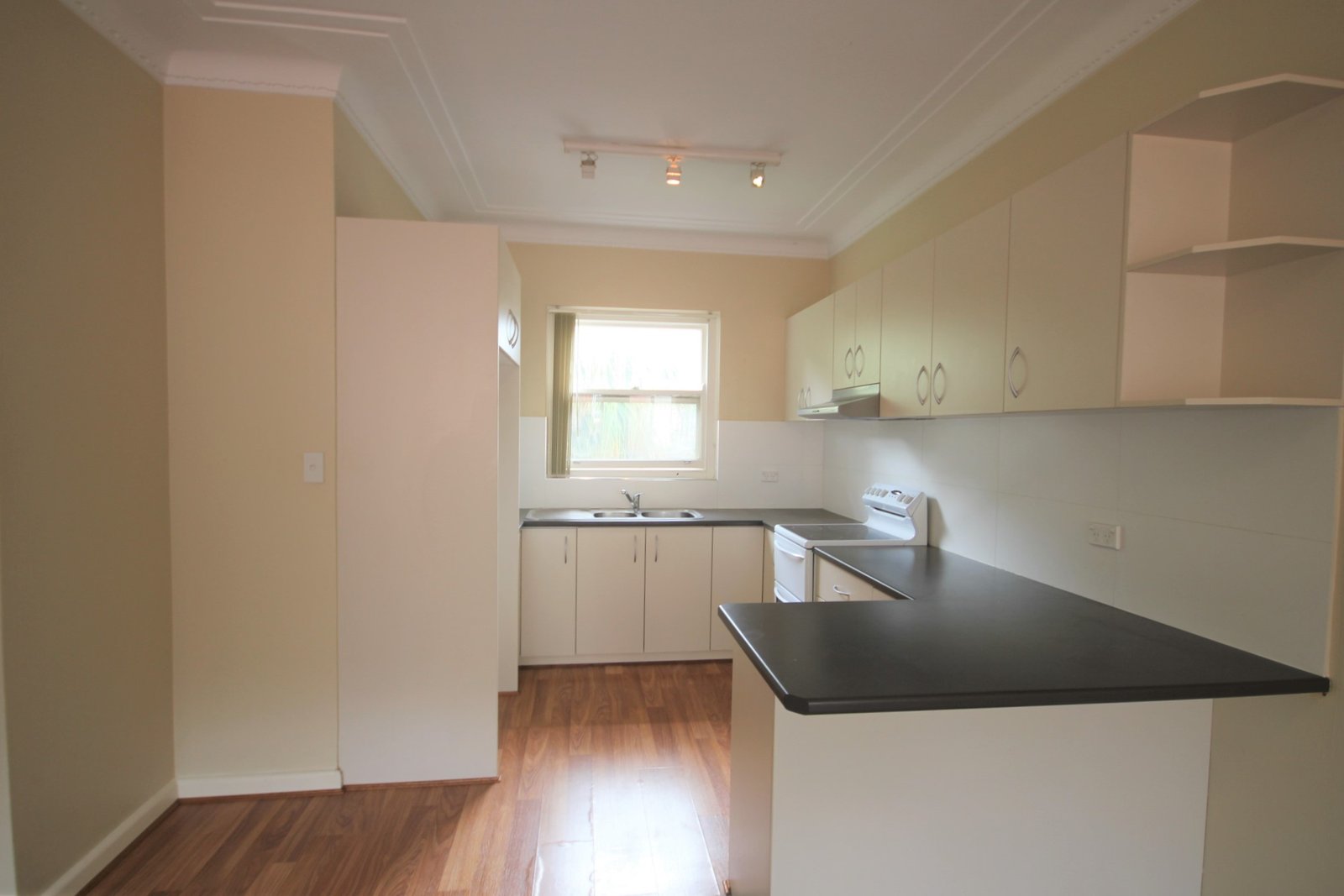 6/23 Hampton Court Road CARLTON 3