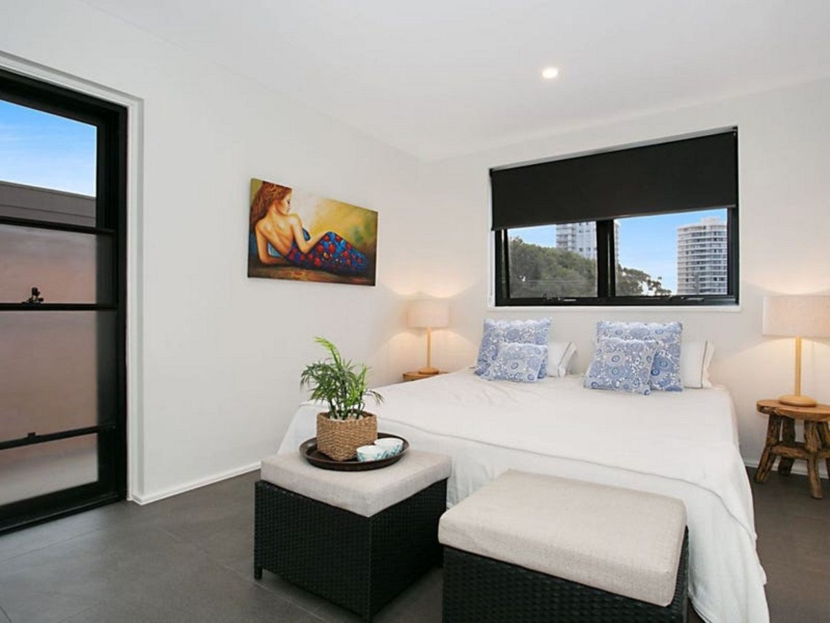 6/24 Goodwin Terrace BURLEIGH HEADS 4