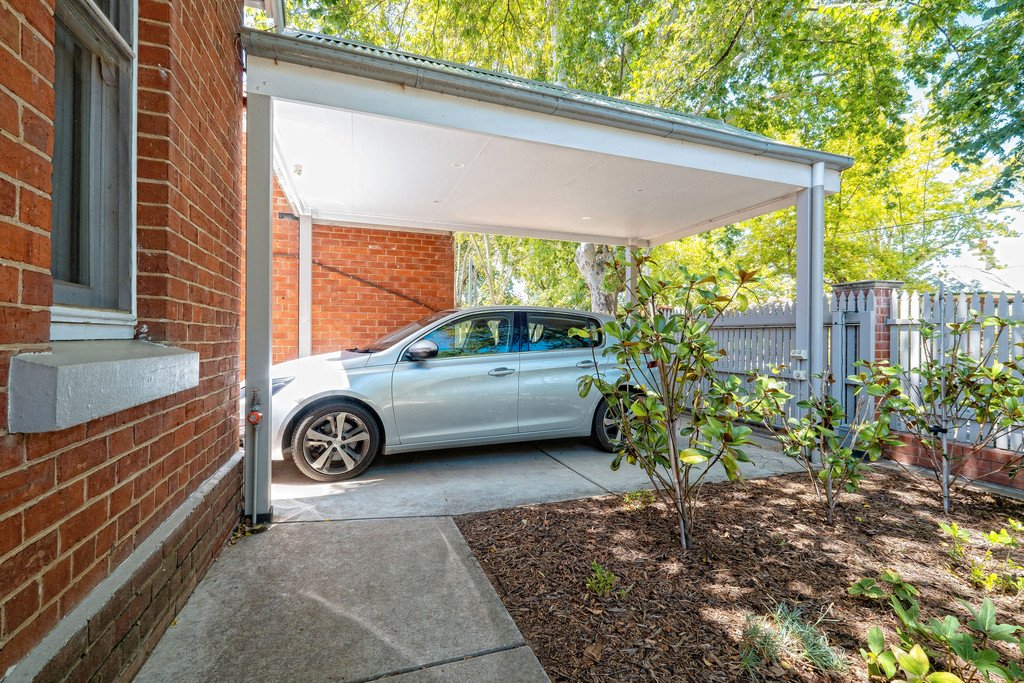 624 Stanley Street ALBURY 3