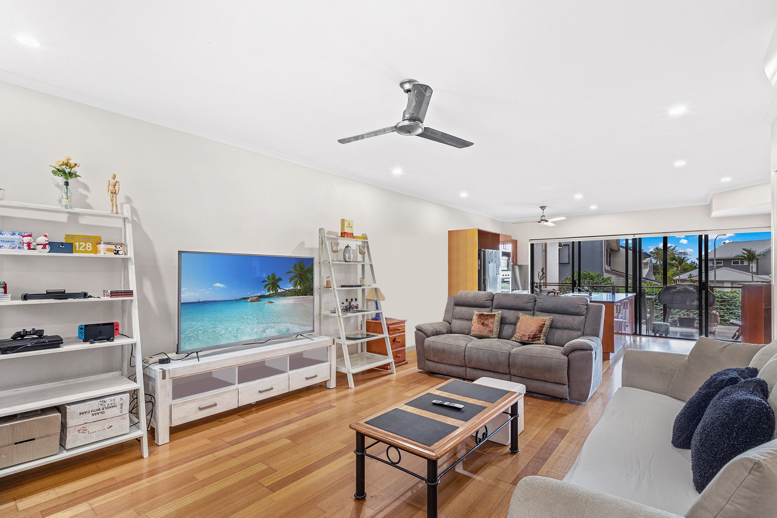 6/25 Abell Road CANNONVALE 3