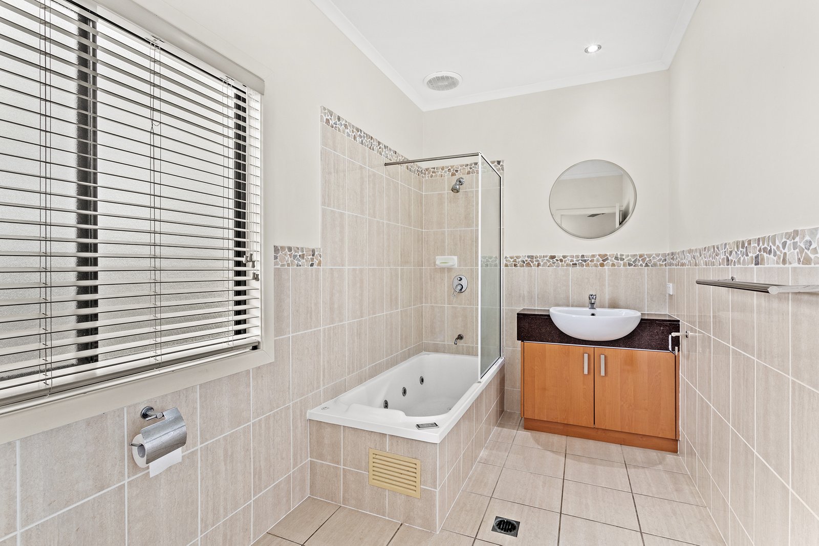 6/25 Abell Road CANNONVALE 10