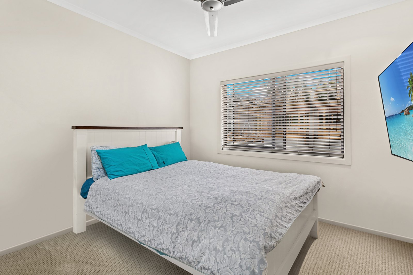 6/25 Abell Road CANNONVALE 12