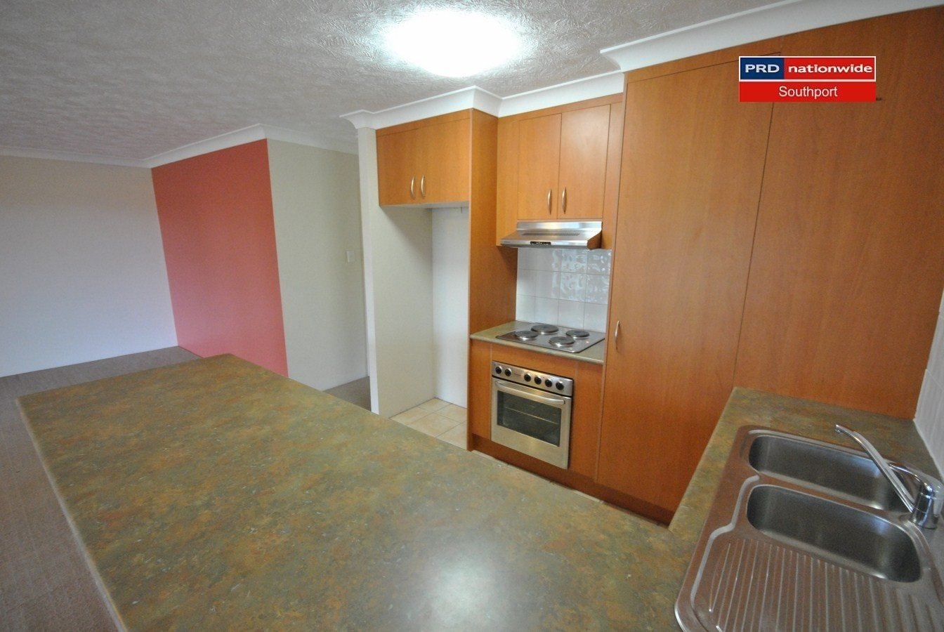 6/25 Walton Street SOUTHPORT 3