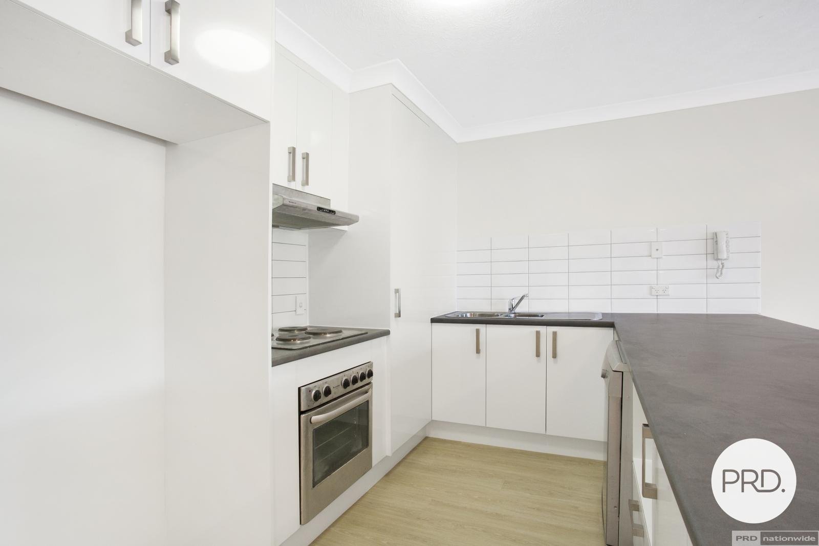 6/25 Walton Street SOUTHPORT 3