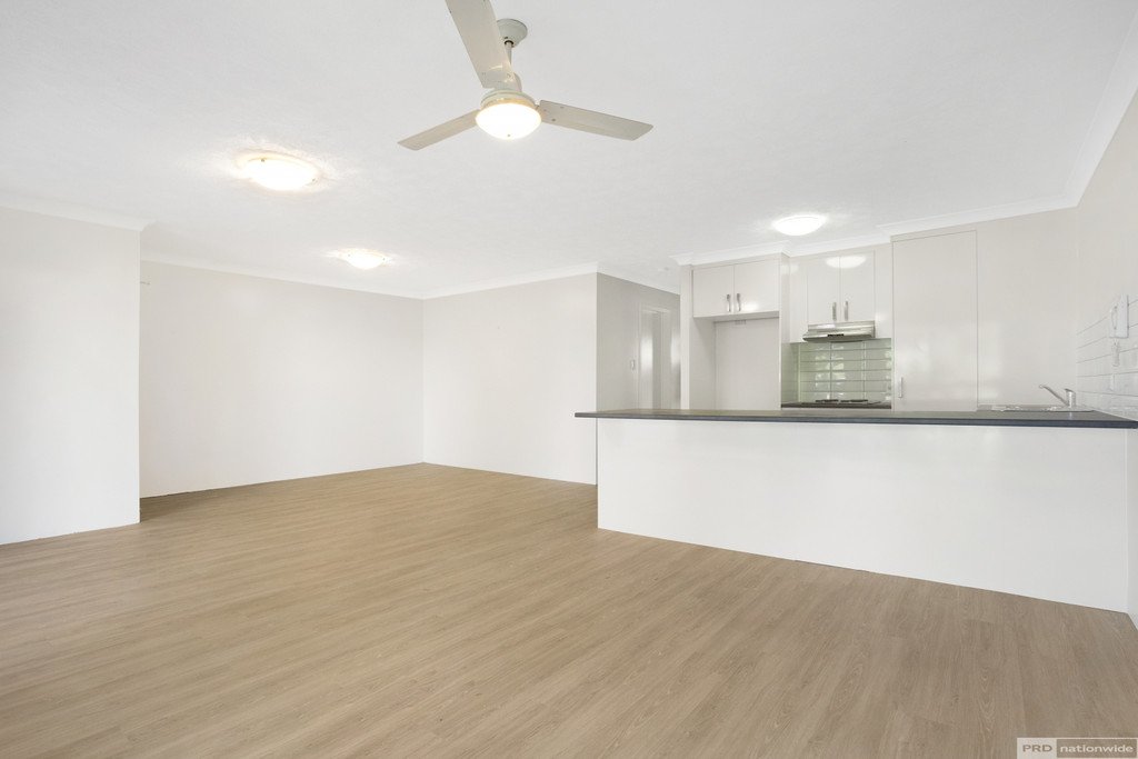 6/25 Walton Street SOUTHPORT 2