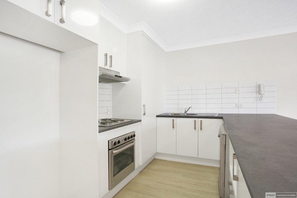 6/25 Walton Street SOUTHPORT 3