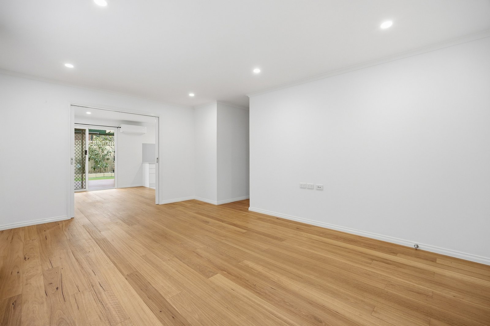 Gallery: 6/262-272 Poath Road