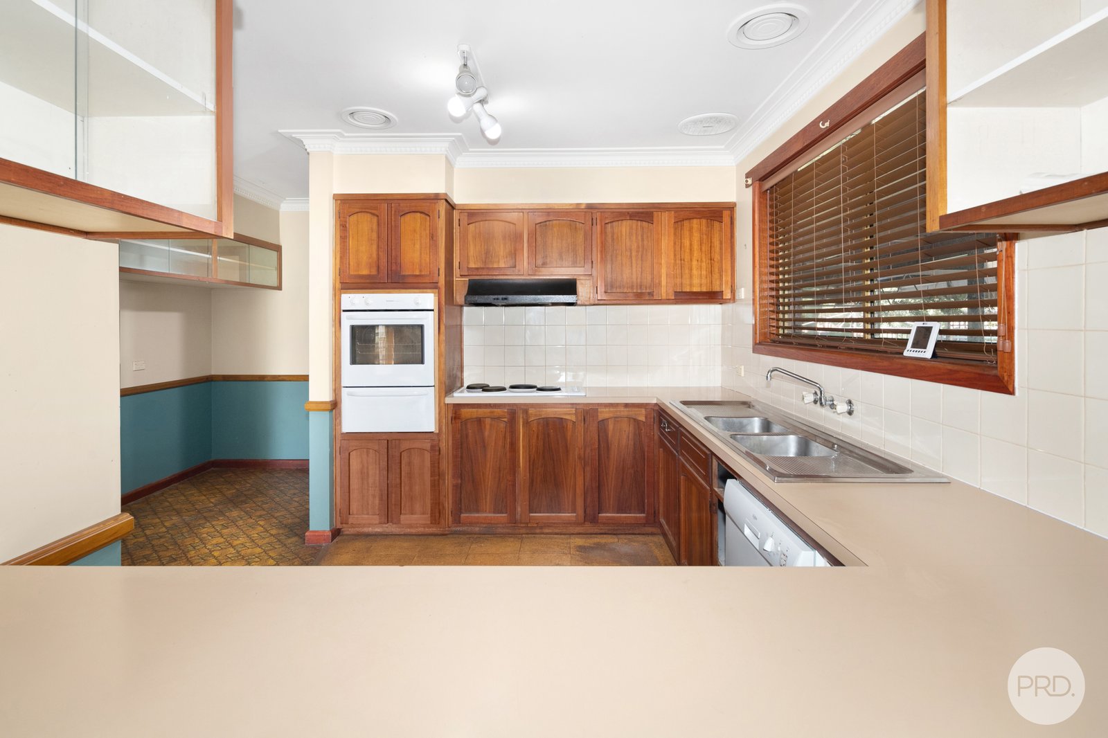 627 Dowling Road CARDIGAN 3