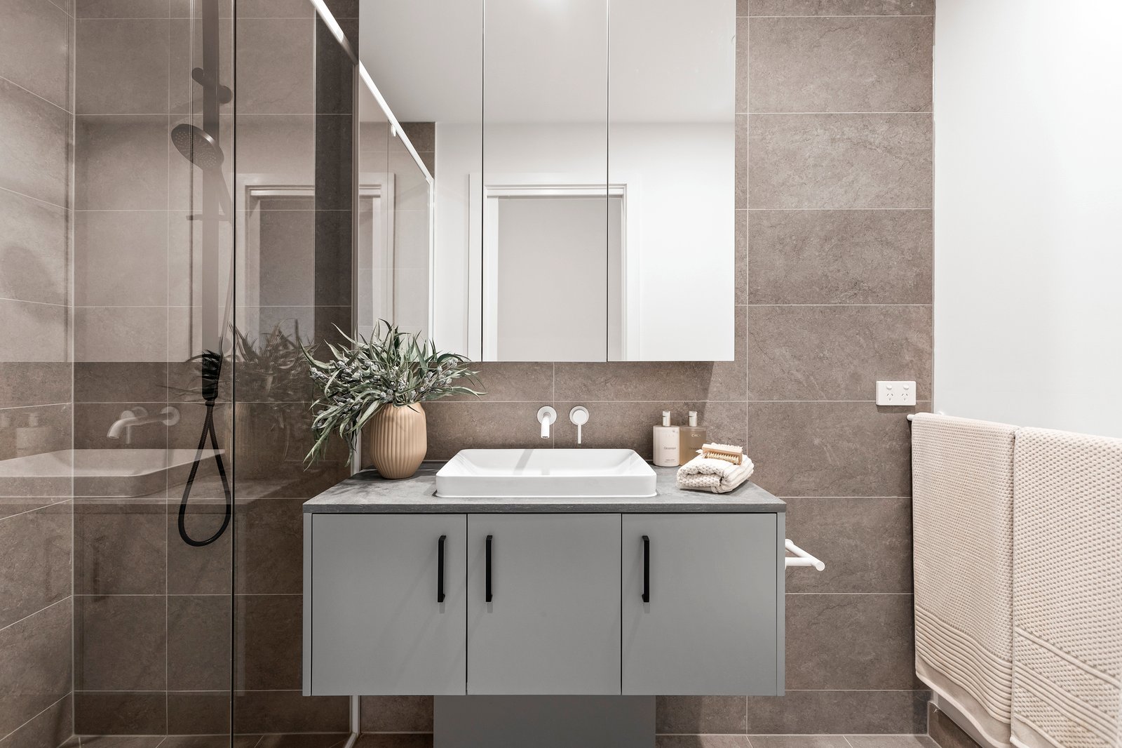 Real Estate and Property in 6/3 Ames Avenue, Carnegie, VIC