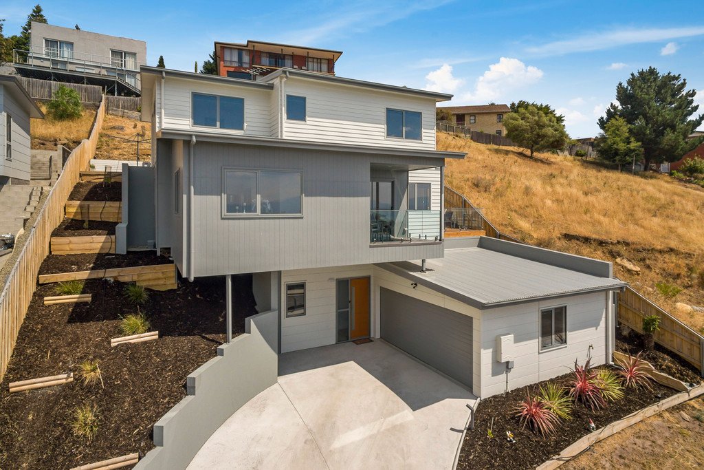 63 Athleen Avenue LENAH VALLEY 1