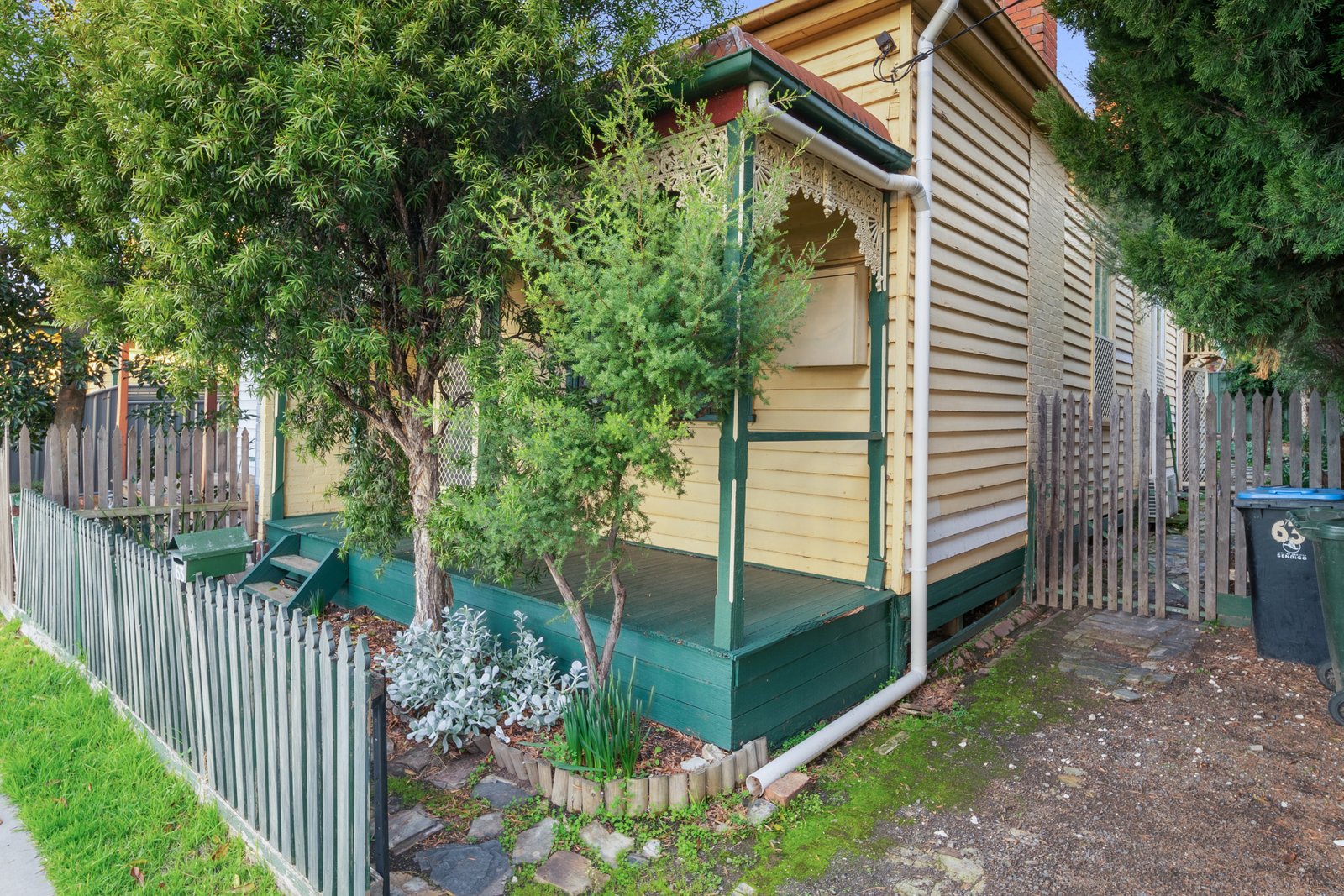 63 Gladstone Street QUARRY HILL 2