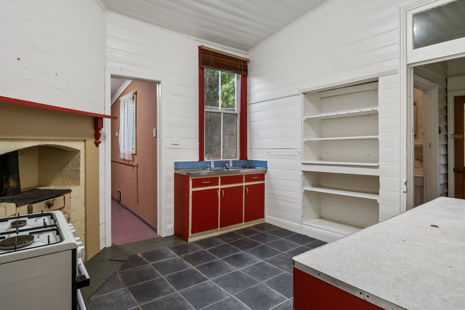 63 Gladstone Street QUARRY HILL 4