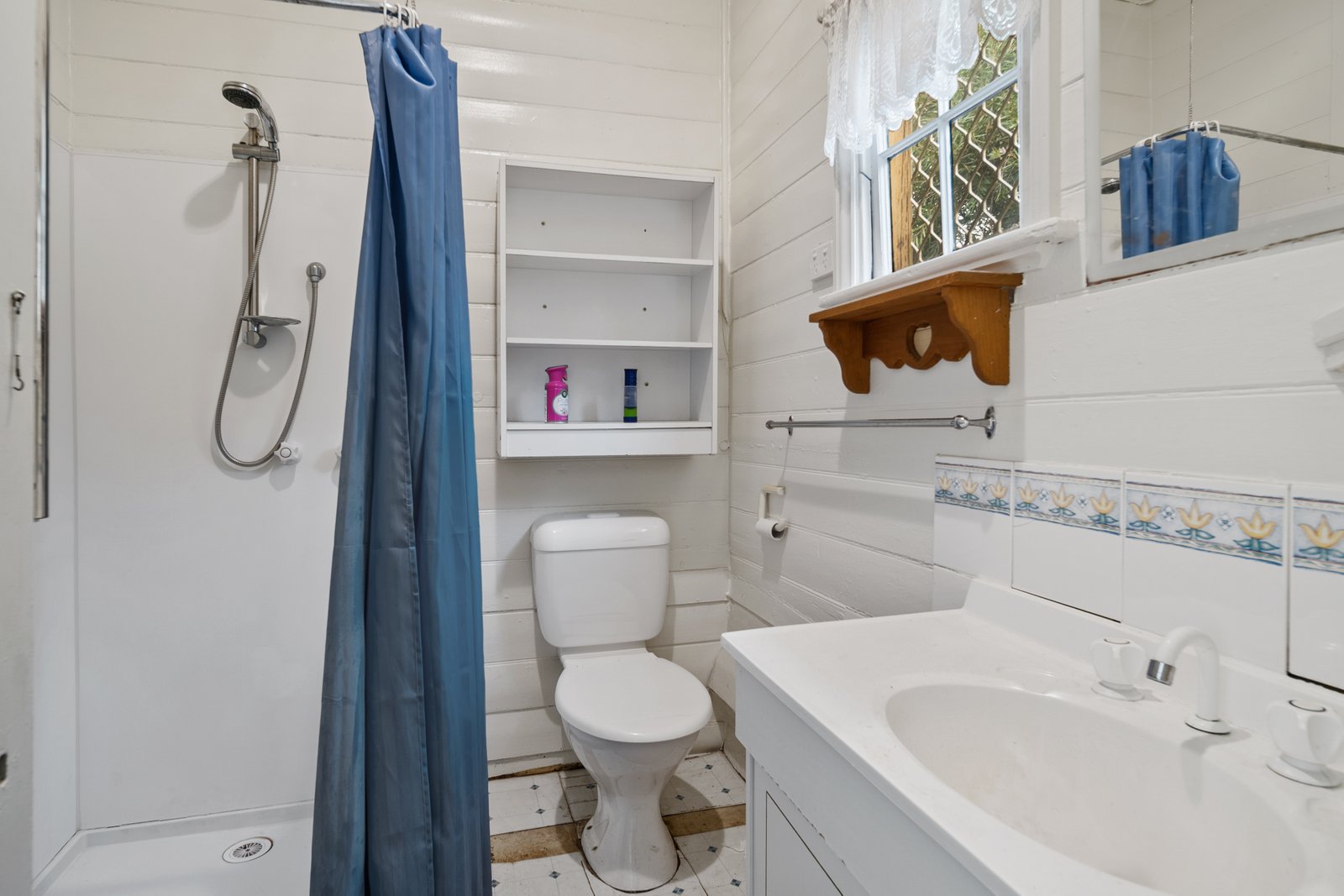 63 Gladstone Street QUARRY HILL 8