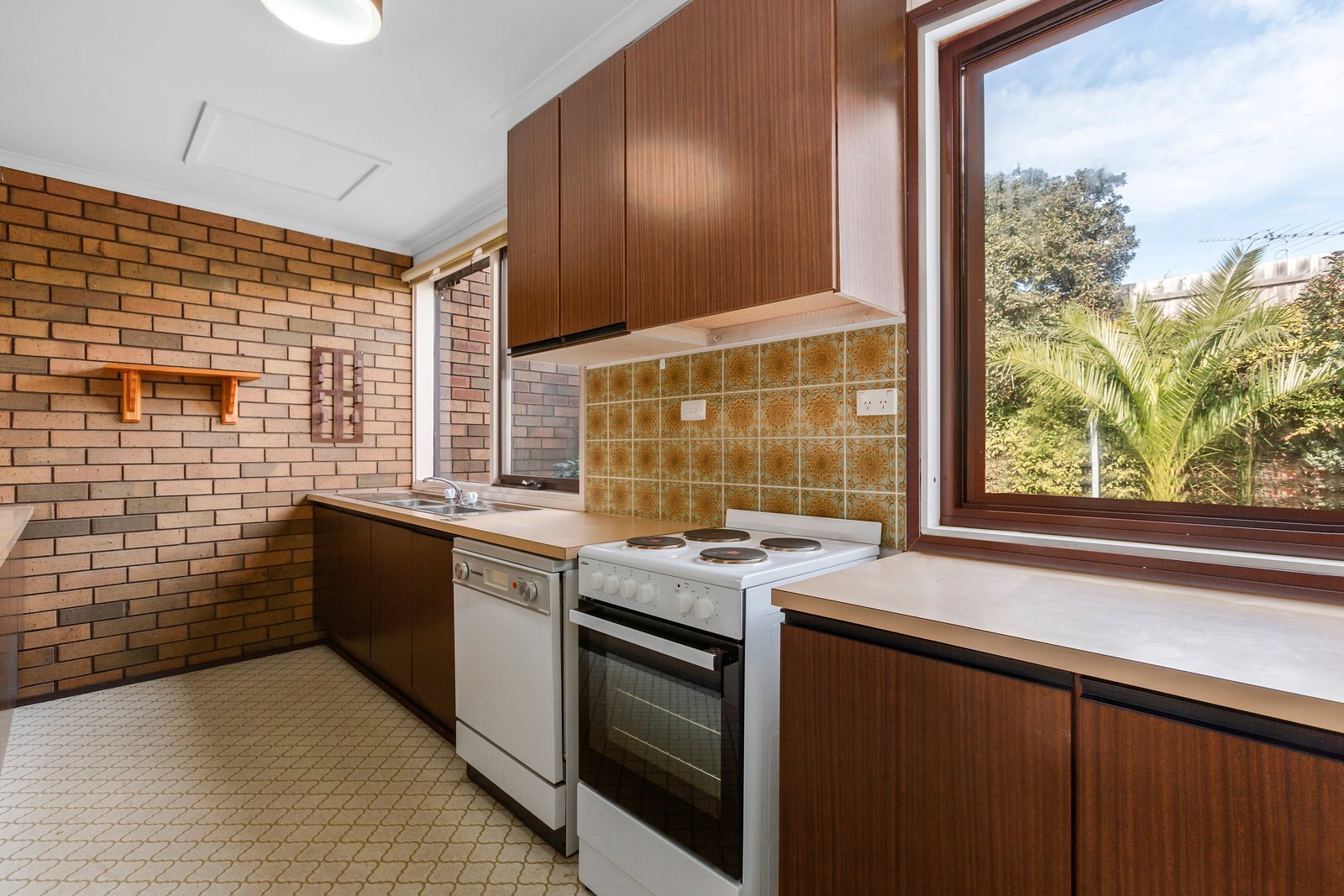 Real Estate and Property in 6/3 Hermitage Road , Newtown, VIC