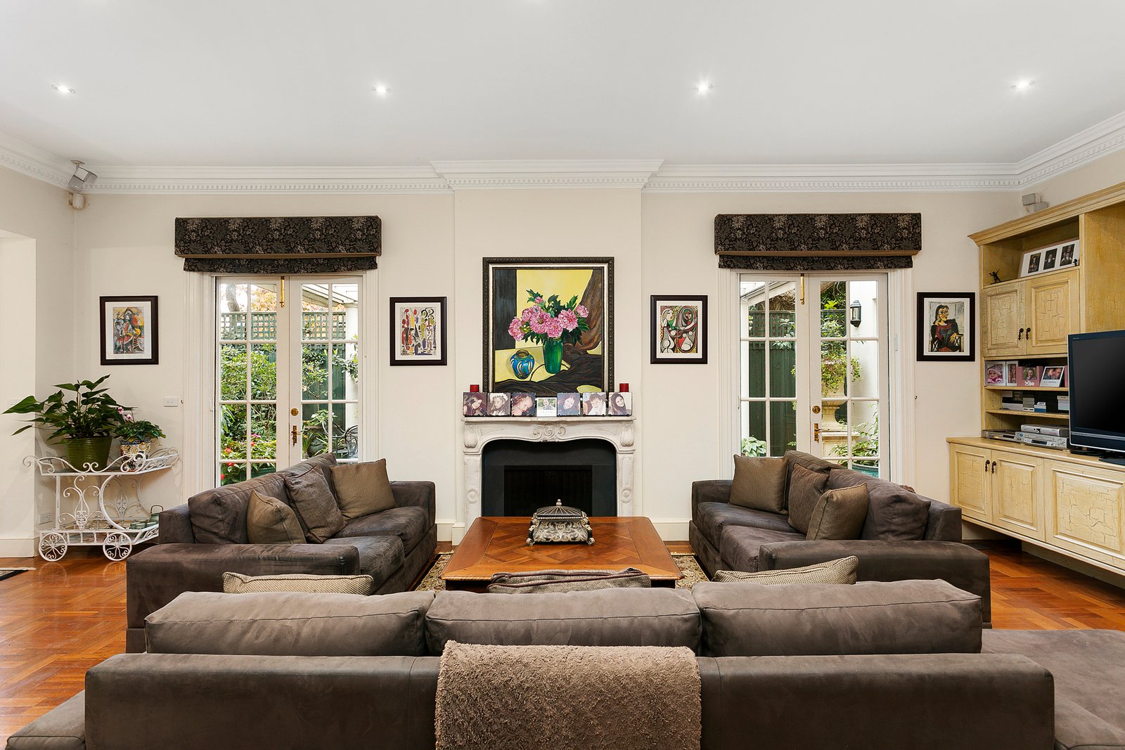 Real Estate and Property in 63 Hopetoun Road, Toorak, VIC