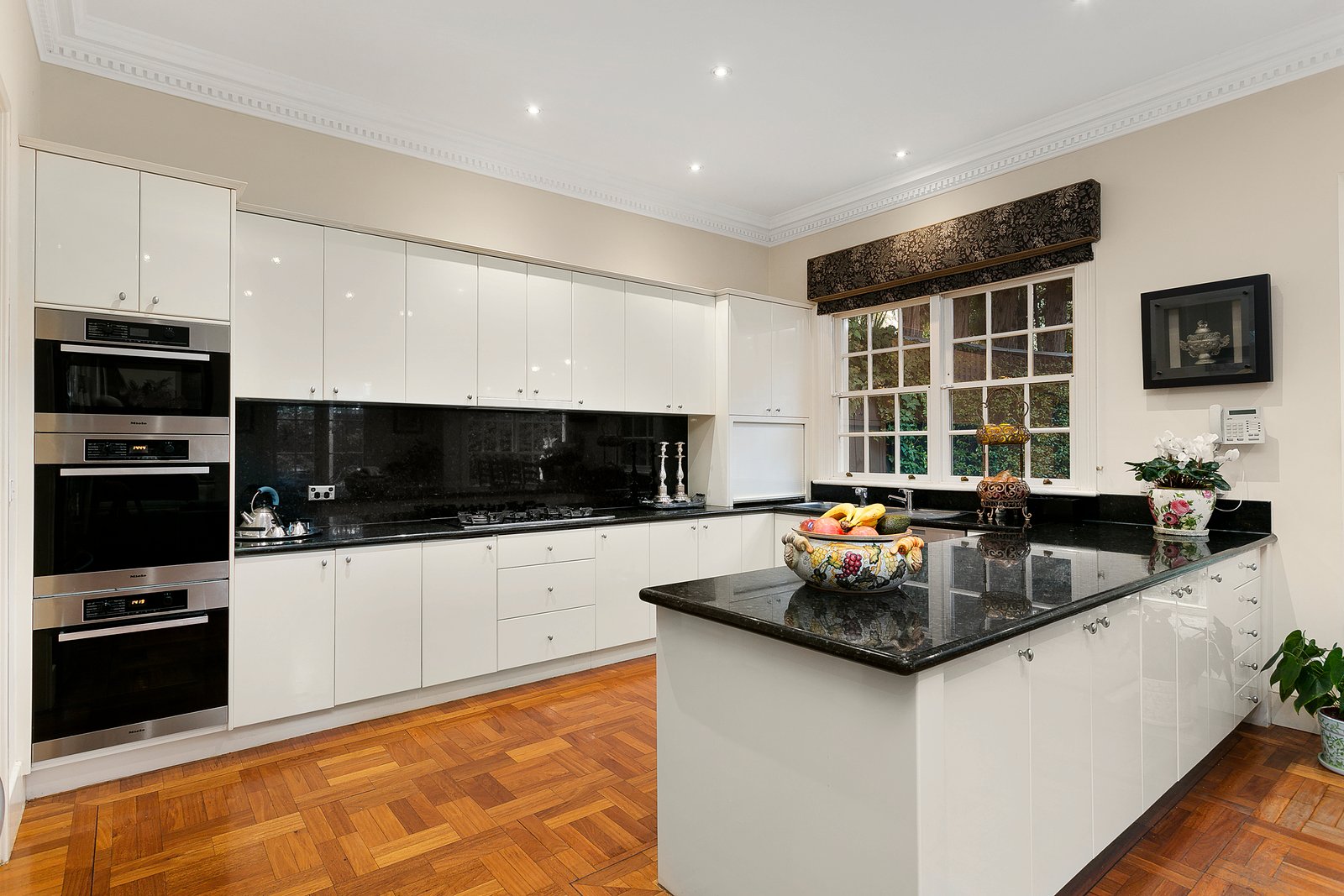 Real Estate and Property in 63 Hopetoun Road, Toorak, VIC