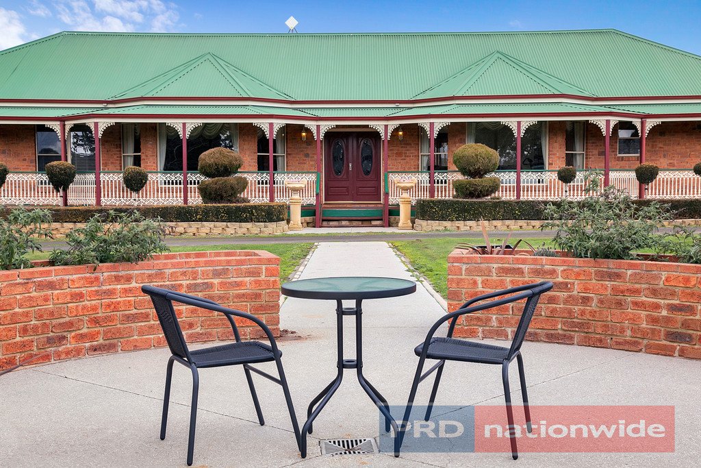 63 Johns Road CRESWICK 1