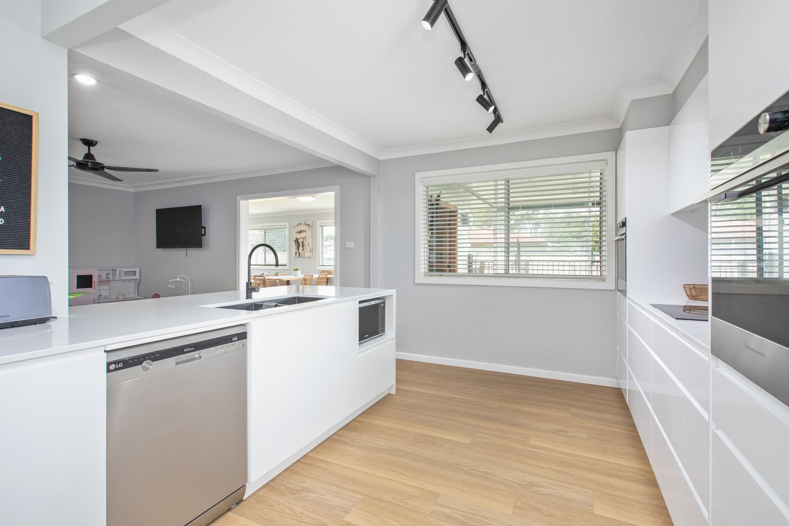 63 Kookaburra Parade WOODBERRY 9