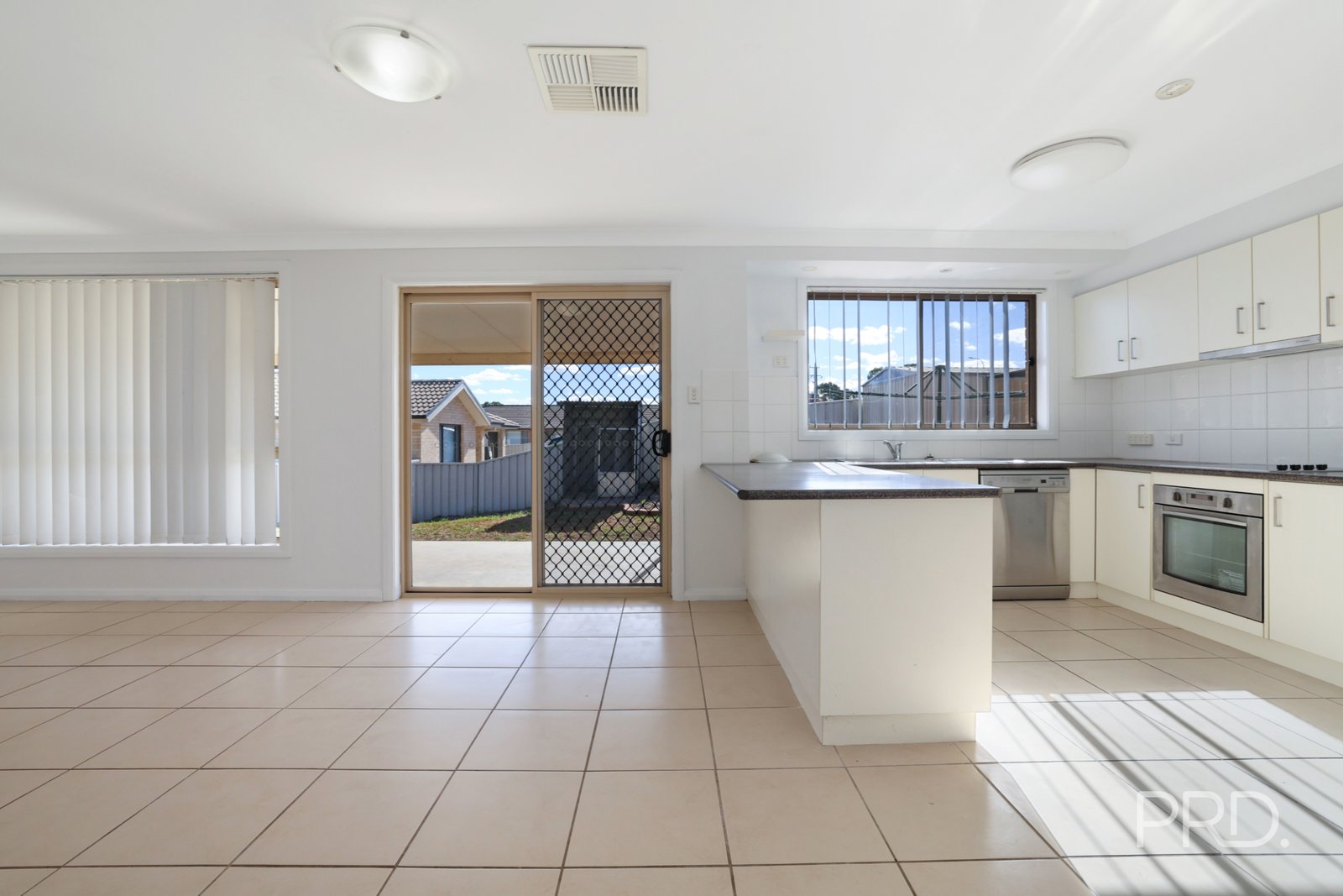 63 Manilla Road TAMWORTH 8