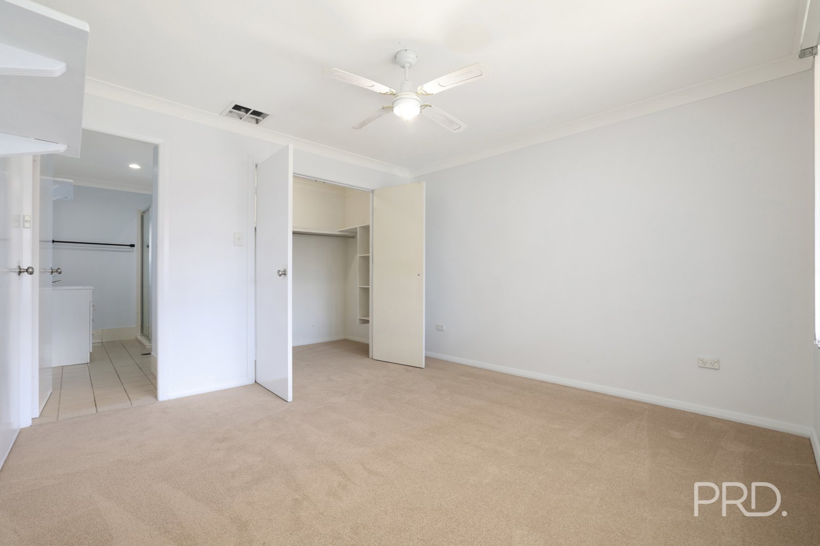 63 Manilla Road TAMWORTH 11