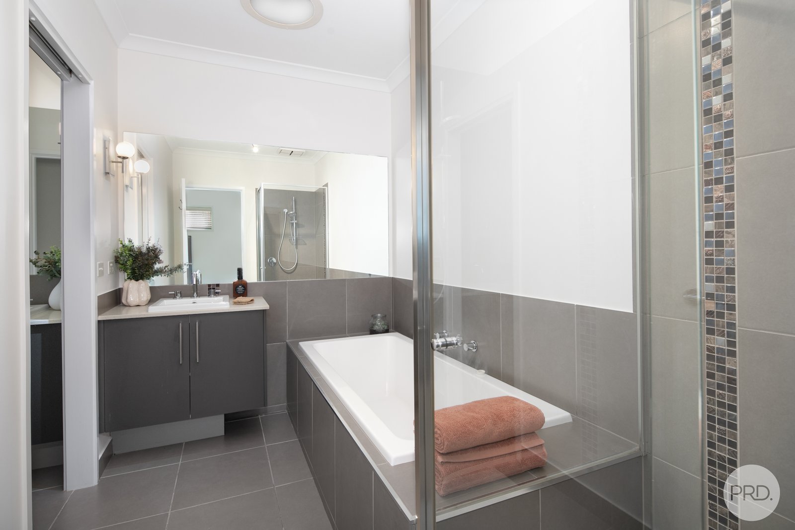 63 Normlyttle Parade MINERS REST 10