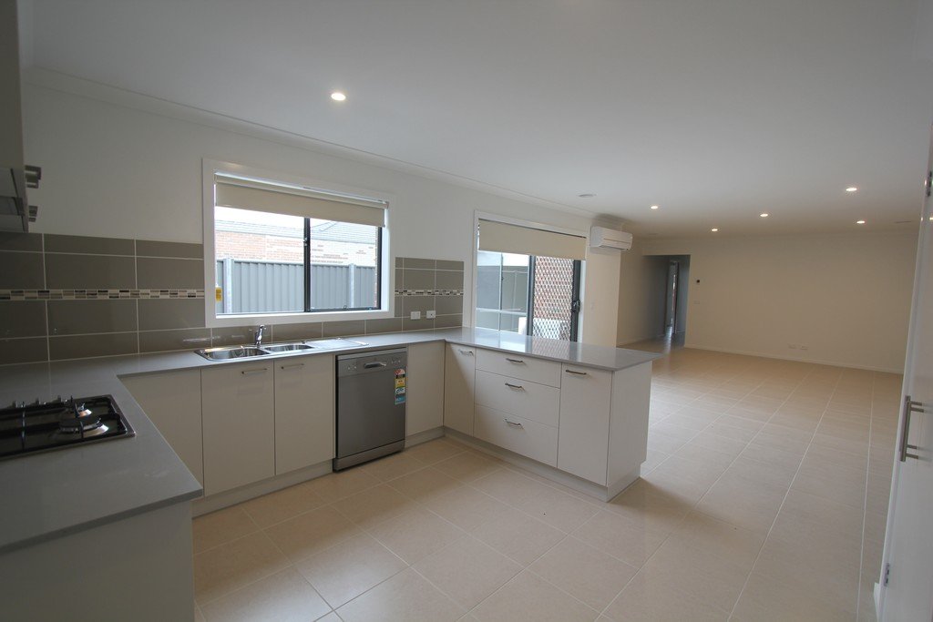 63 O'Shannassy Parade Lucas 13