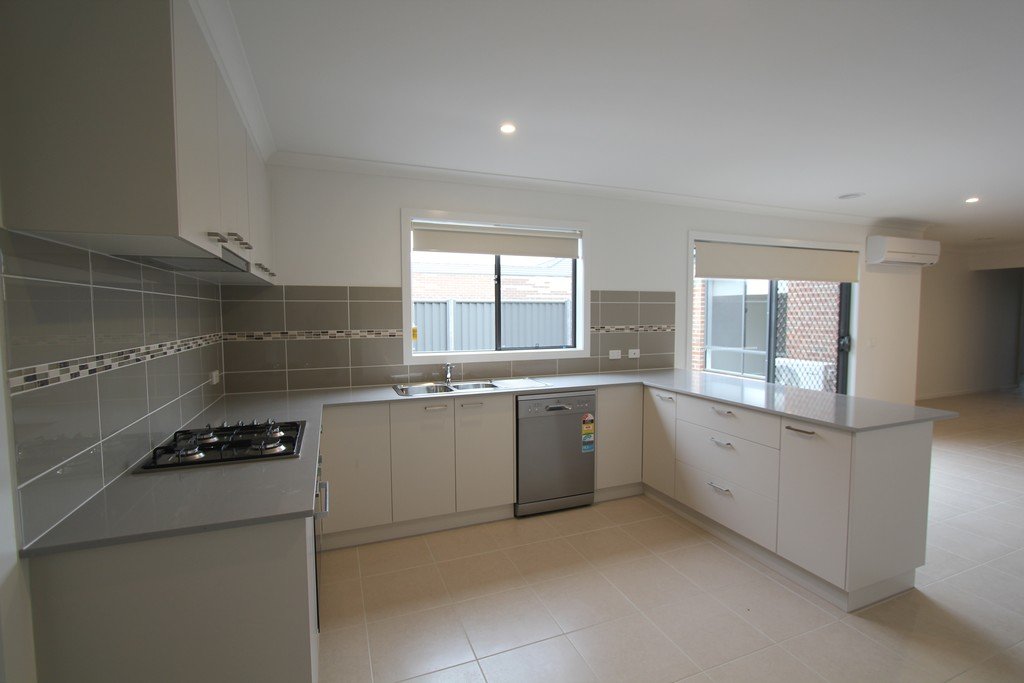 63 O'Shannassy Parade Lucas 14