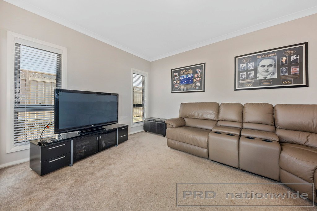 63 Radford St  CLIFTLEIGH 12