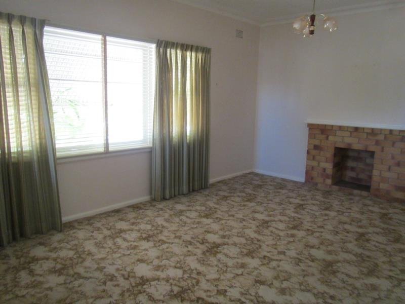 63 Robert Street TAMWORTH 2