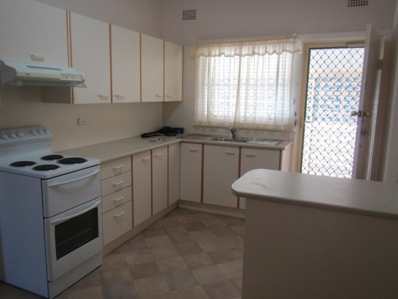 63 Robert Street TAMWORTH 3