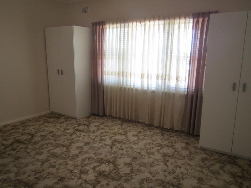 63 Robert Street TAMWORTH 4