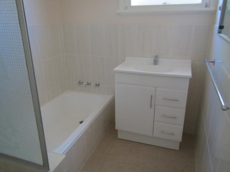 63 Robert Street TAMWORTH 6