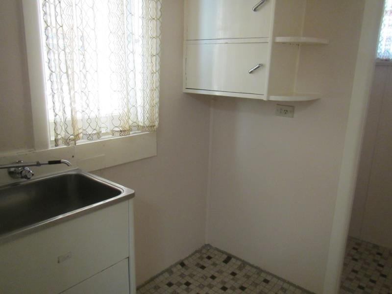63 Robert Street TAMWORTH 7