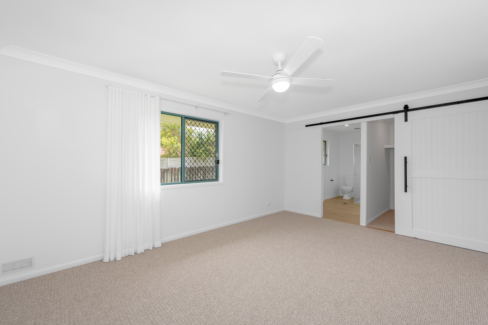 63 Silver Glade Drive ELANORA 6
