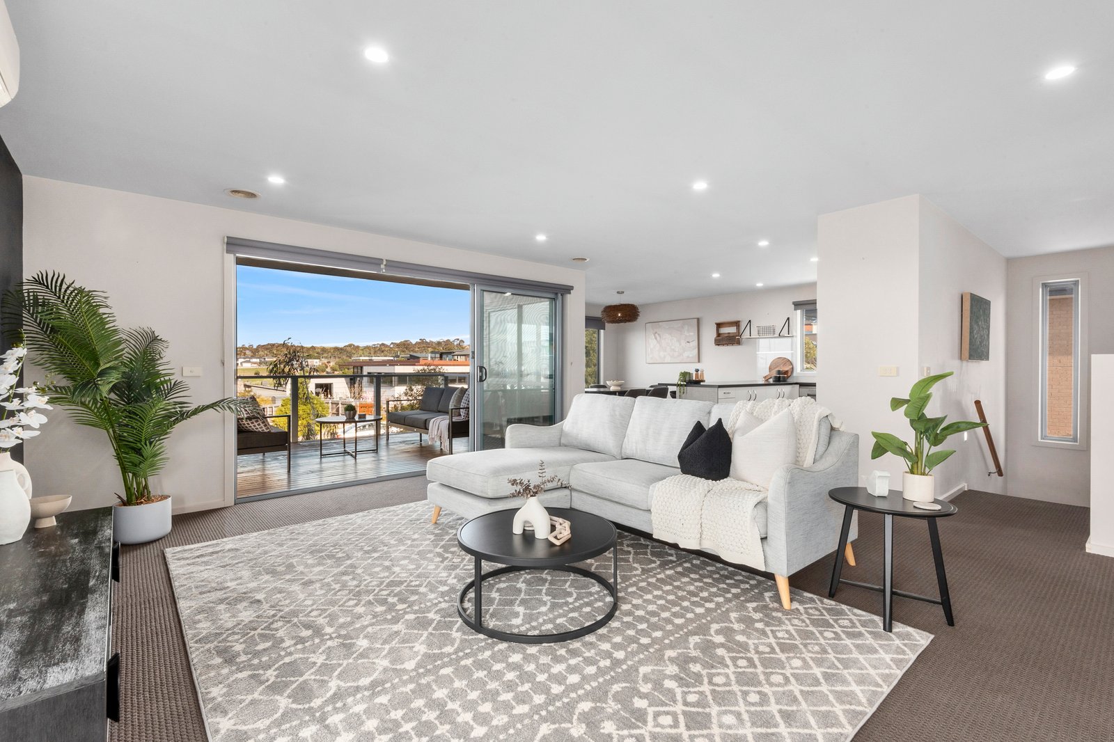 Gallery: 63 Stoneleigh Crescent