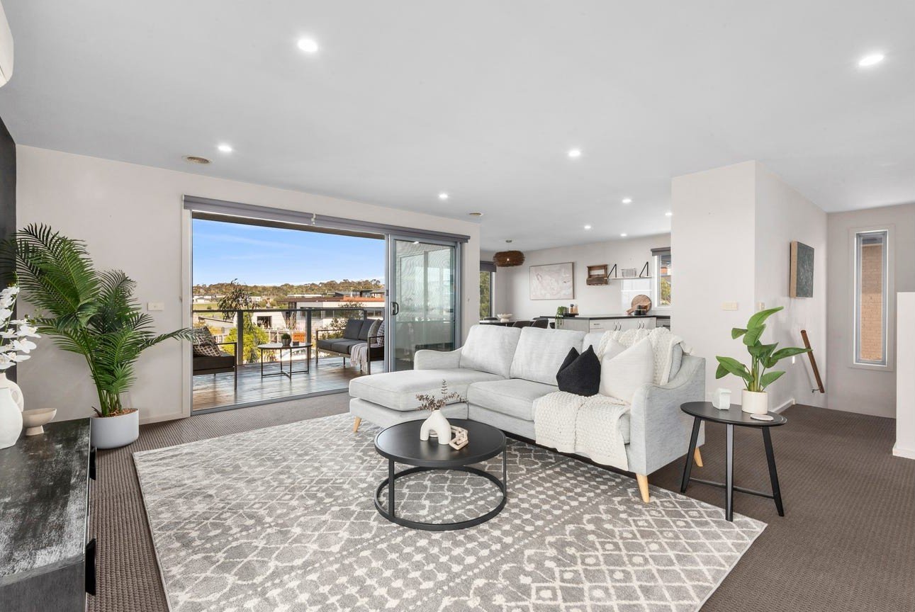 Gallery: 63 Stoneleigh Crescent
